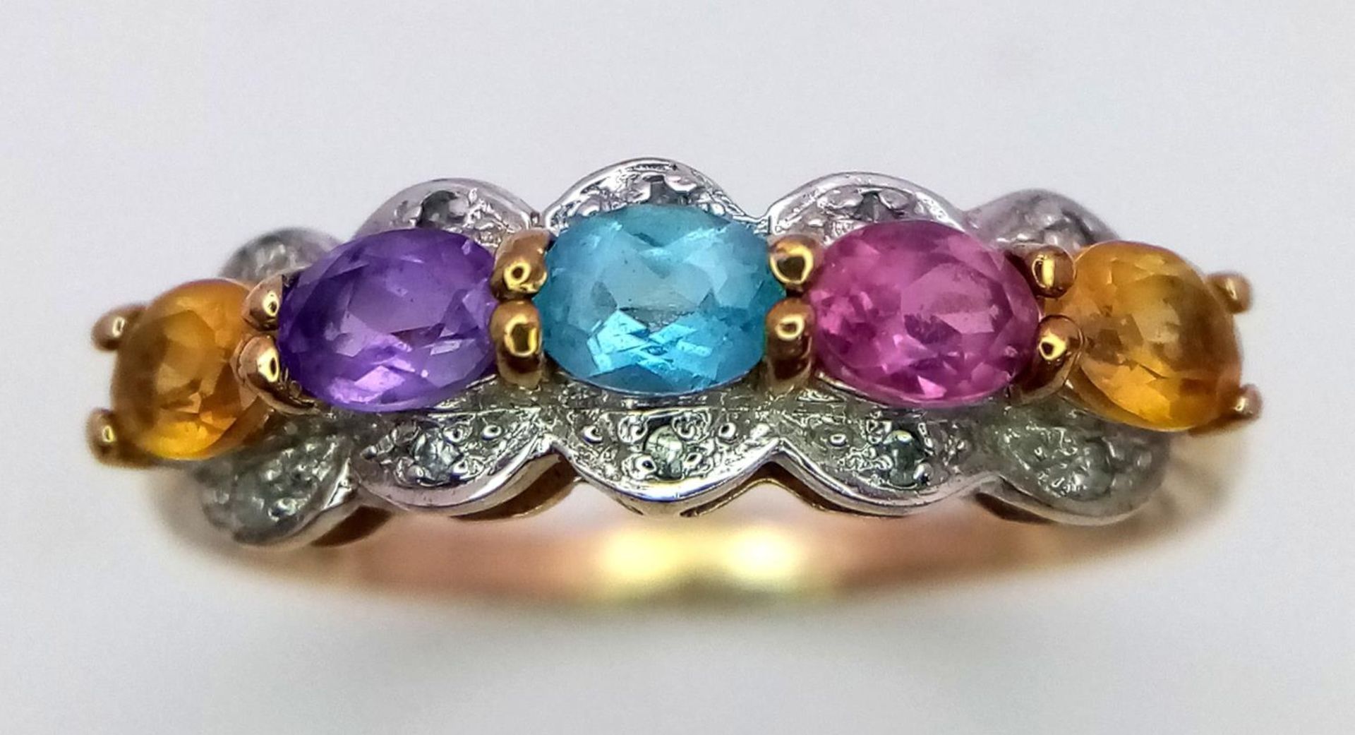 A 9ct yellow gold multi stone ring, featuring diamonds, amethyst, citrine and topaz, size P, 2g. - Bild 2 aus 5