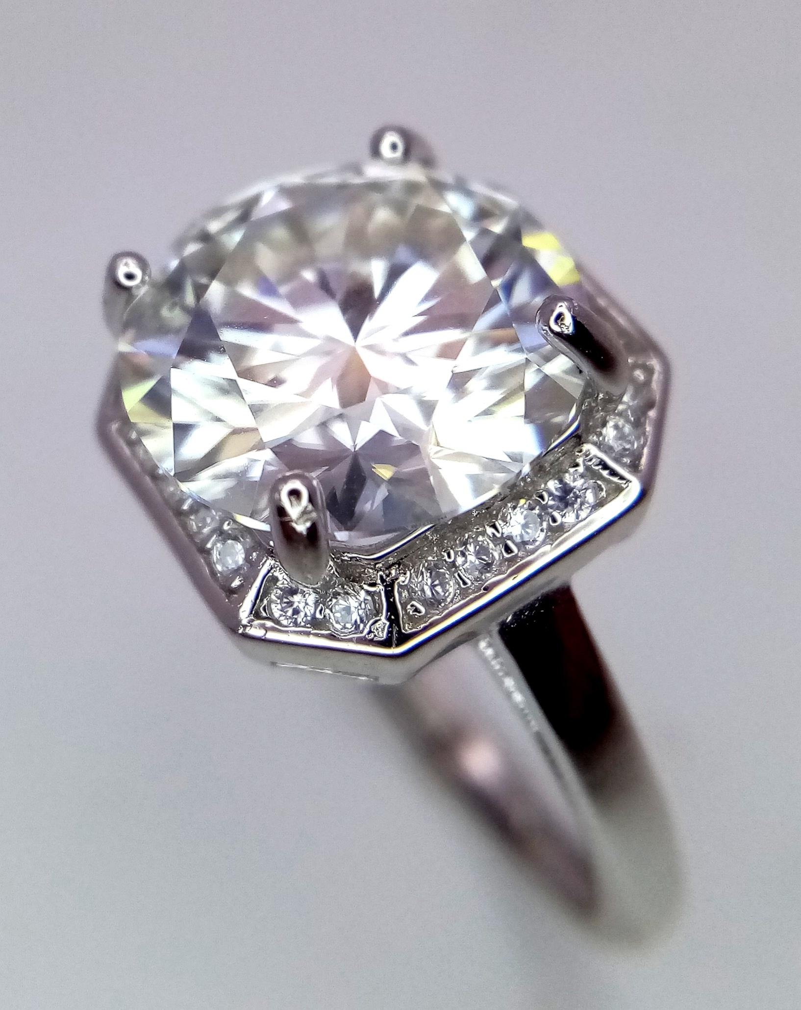 A 5ct Moissanite 925 Silver Ring. Size P. Comes with a GRA certificate. - Image 4 of 7