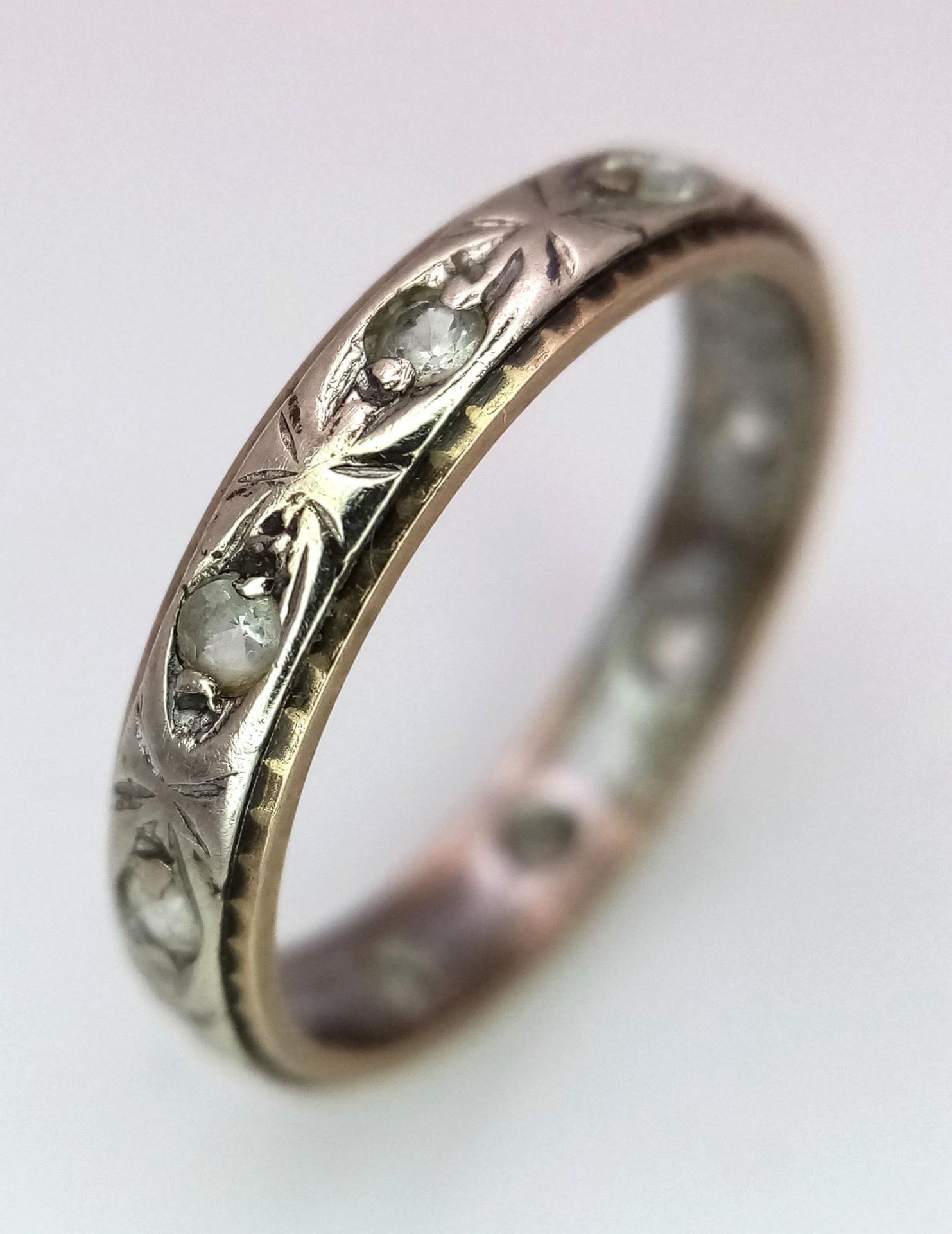 A 9K Yellow and White Gold White Stone Band Ring. Size M. 2.5g - Image 3 of 6