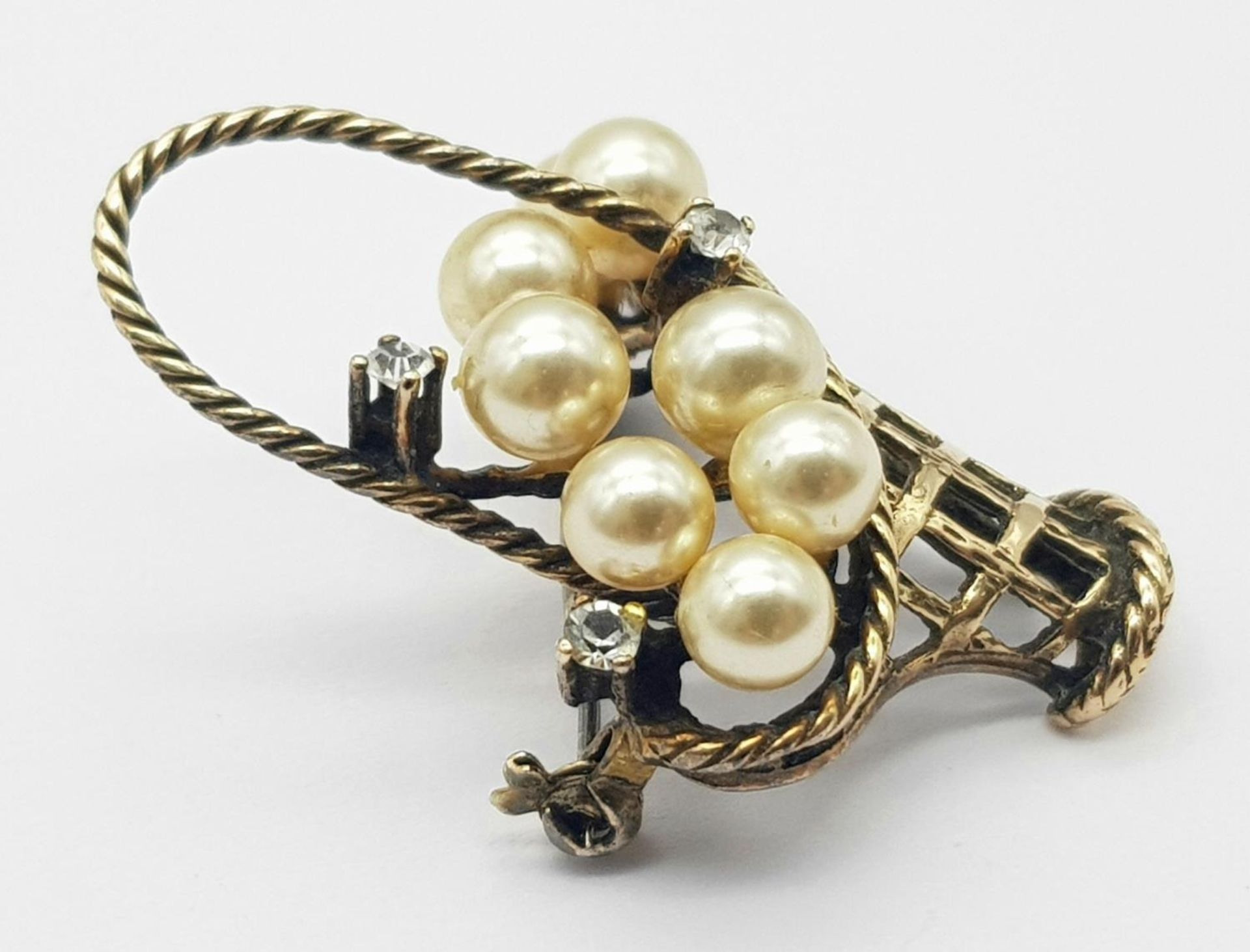 A Gilded 925 Silver Cultured Pearl and White Stone Brooch. 4cm. 6.8g - Image 3 of 5