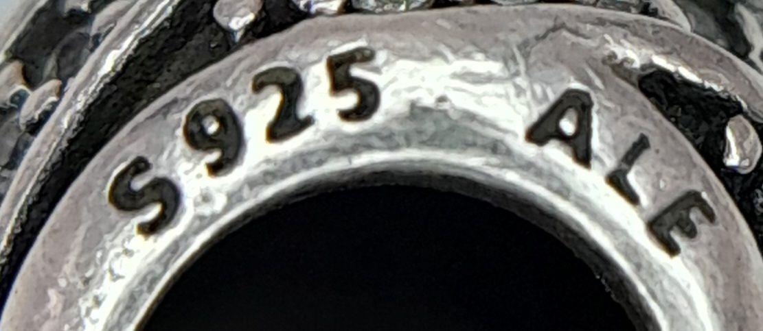 A PANDORA STERLING SILVER STONE SET HEART CHARM 2.7G , 1cm x 1cm. SC 9081 - Image 5 of 5