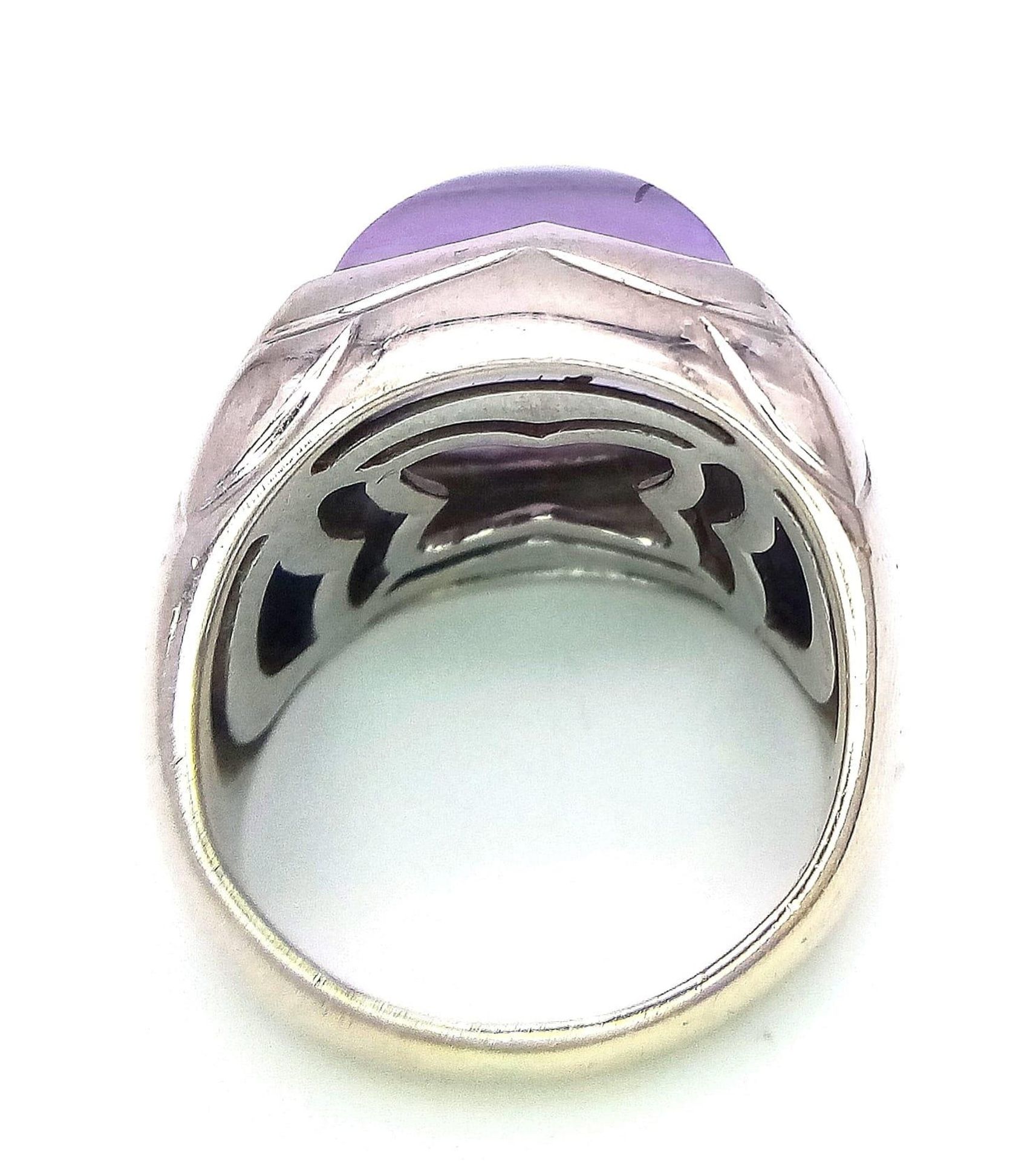 An 18K White Gold Bulgari Amethyst Pyramid Ring. Size K. 16.41g total weight. Ref: 016531 - Image 5 of 7