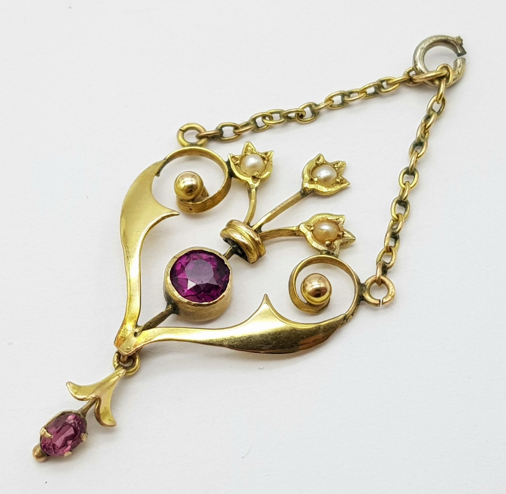 An Antique 9K Yellow Gold Amethyst and Seed Pearl Pendant. Beautiful floral design. 5cm. 1.8g