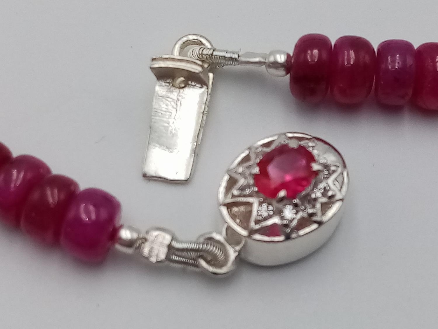 A 150ctw Ruby Rondelle Necklace with Ruby and 925 Silver Clasp. 40cm length. Ref: CD-1274 - Image 3 of 4