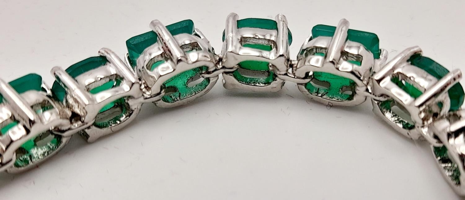 A Green Onyx Tennis Bracelet. Set in 925 Sterling silver. 36ctw. W - 24g. 18cm. Ref: HV-2167. - Image 3 of 5