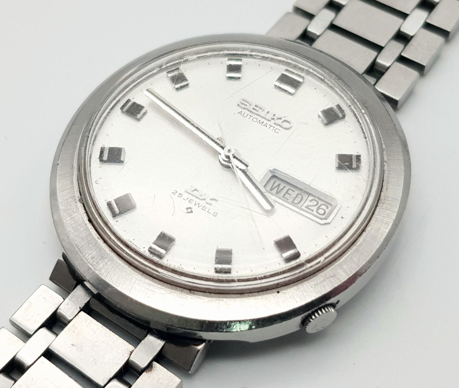 A Seiko Automatic DX 25 Jewels Gents Watch. Bracelet needs replacing. Case - 36mm. In working order.