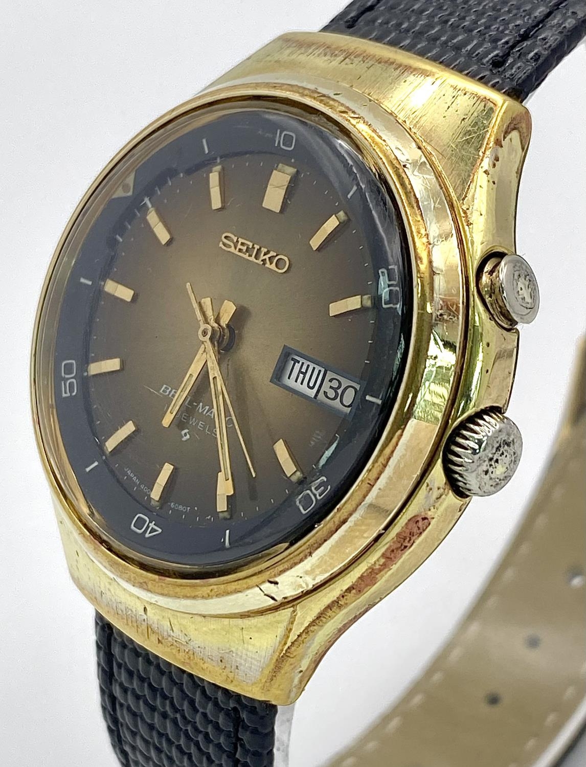 A Vintage Seiko Bell-Matic 17 Jewels Automatic Gents Watch. Black leather strap. Gilded case - 38mm. - Image 2 of 8