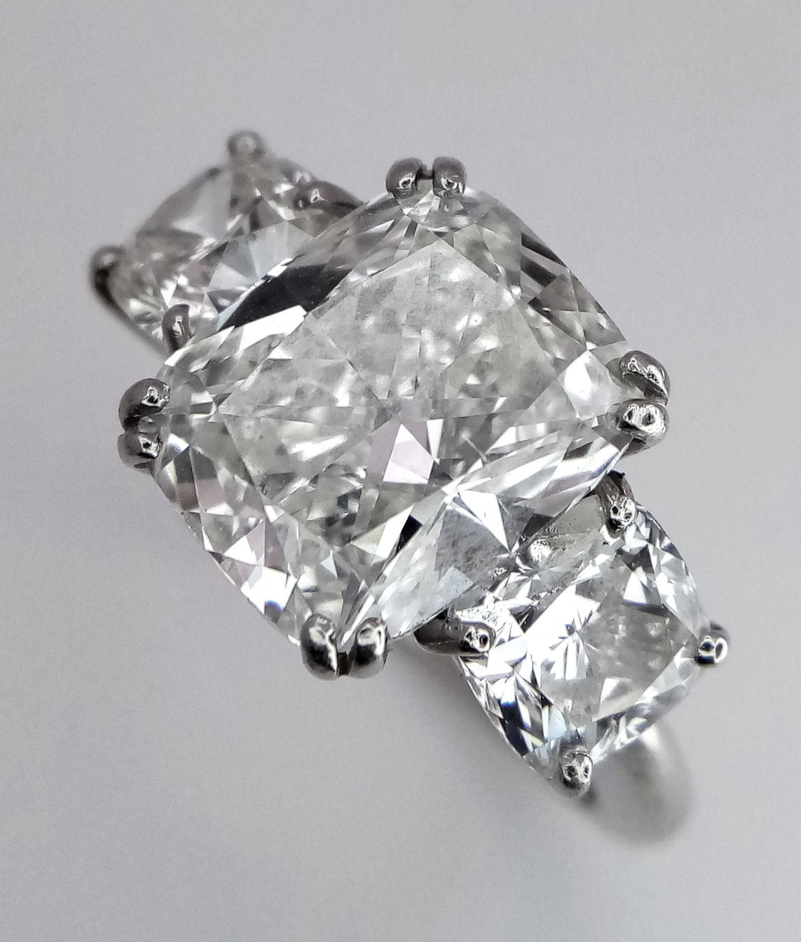 A Breathtaking 4.01ct GIA Certified Diamond Ring. A brilliant cushion cut 4.01ct central diamond - Image 8 of 22