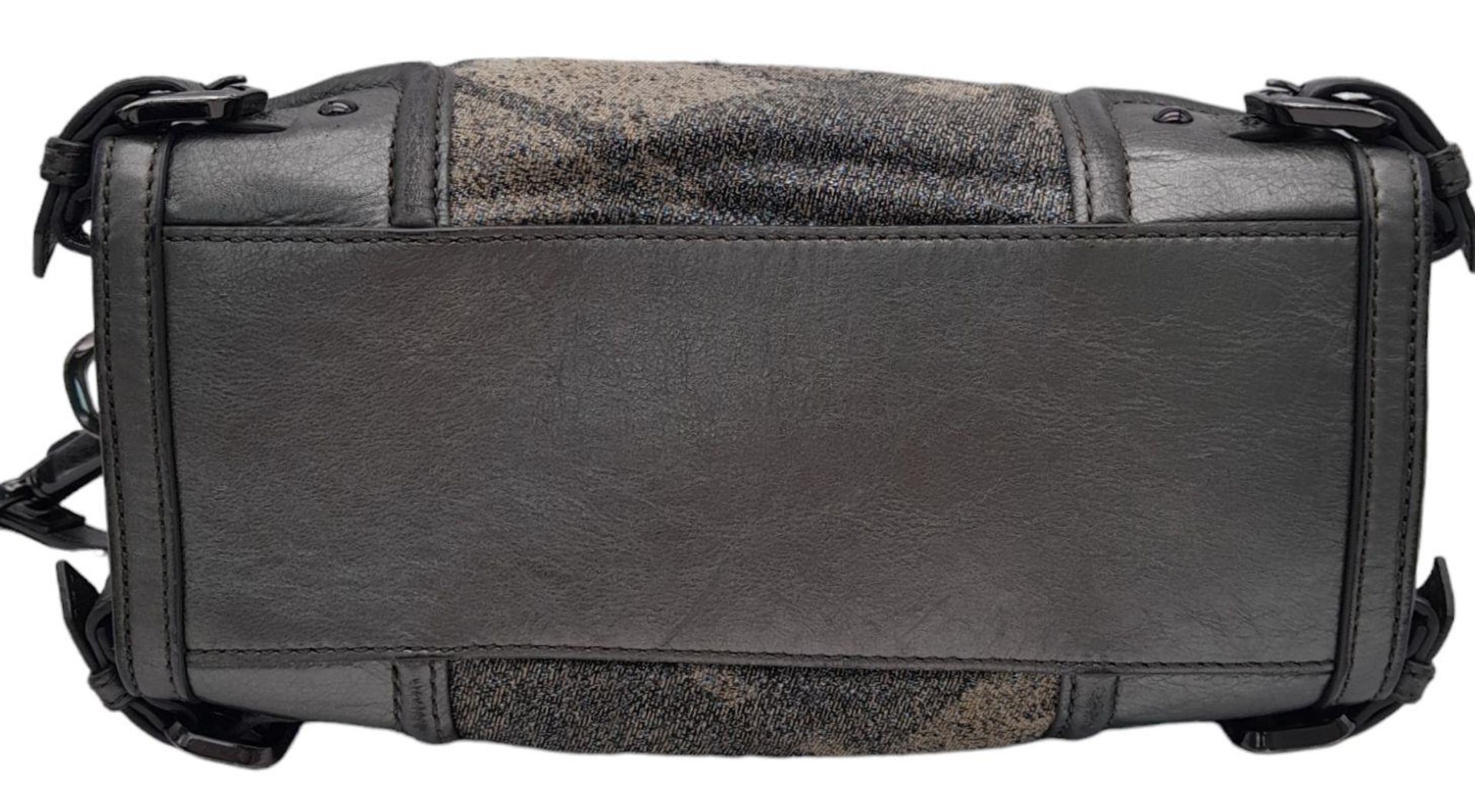 A Burberry Metallic Grey Smoke Check Bag. Canvas exterior with leather trim, leather straps, black- - Bild 4 aus 9
