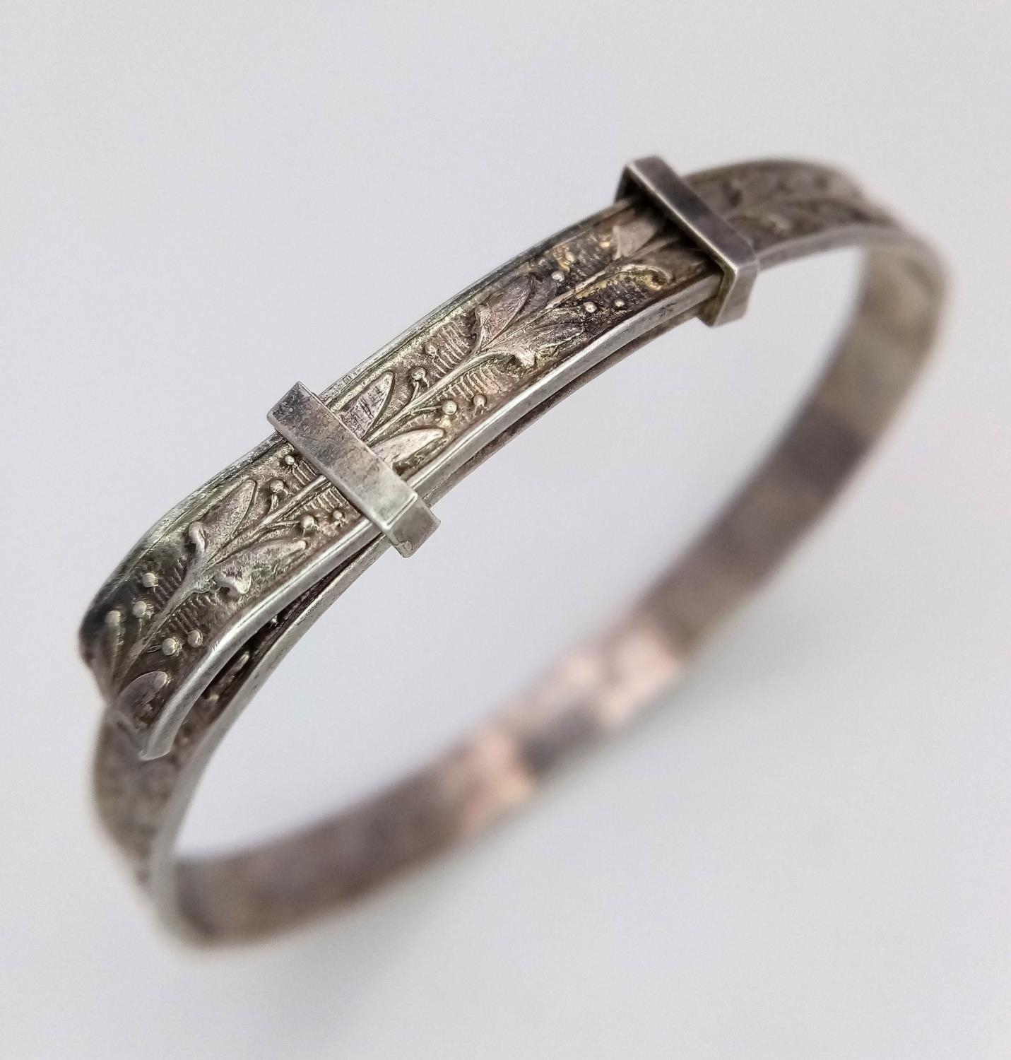 A Silver Victorian Child's Bangle. 4.2cm diameter, 6.14g weight. - Image 3 of 6