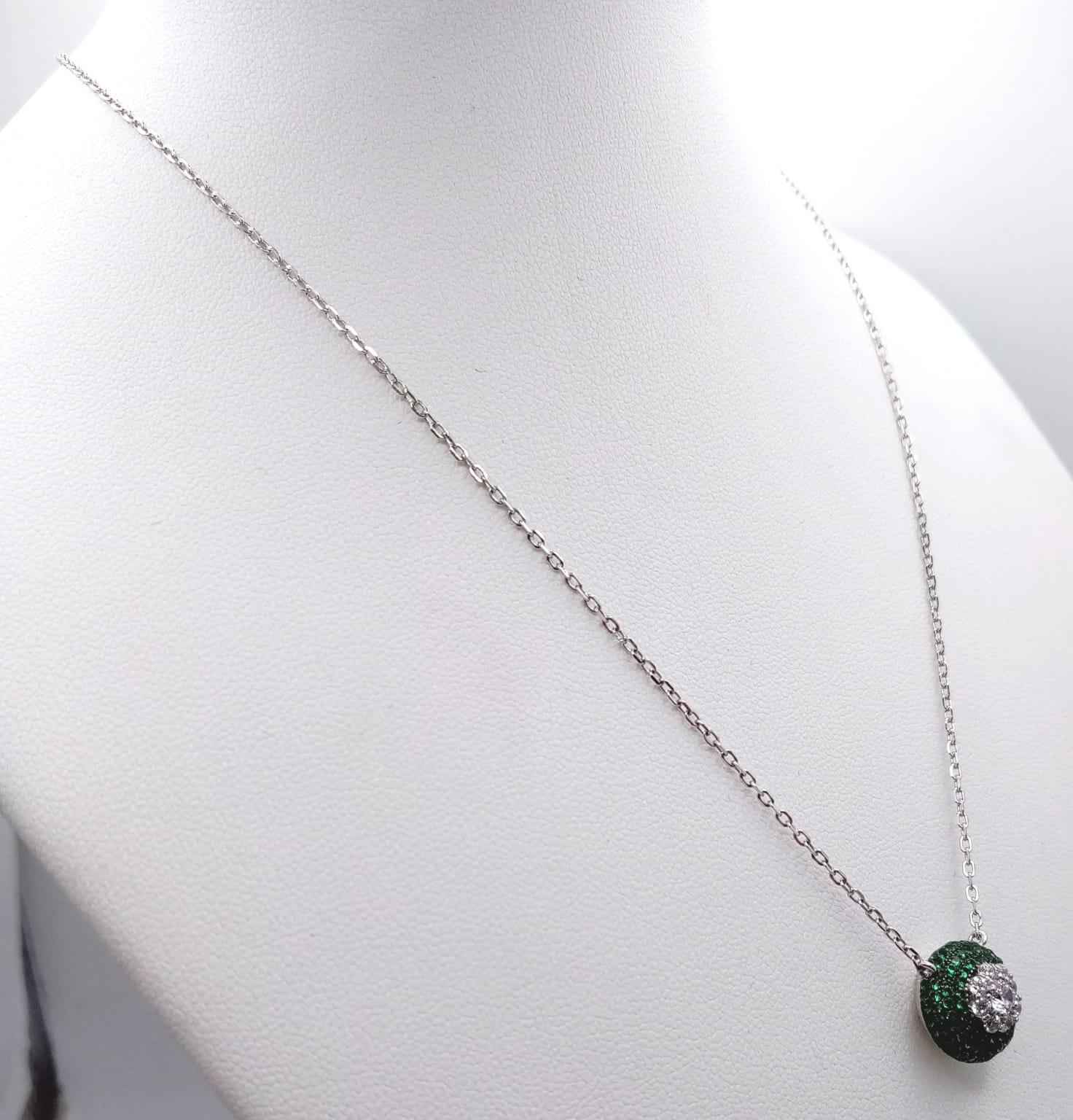 A 925 Silver, Green and White Stone Pendant on a 925 Silver Disappearing Necklace. - Image 3 of 6