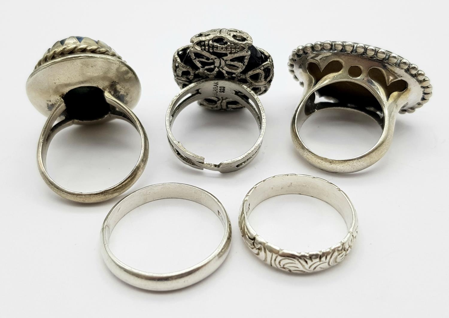 A Selection of 5 sterling silver rings, some set with stones, sizes L-U. Total weight: 40g ref: SB06 - Image 2 of 7