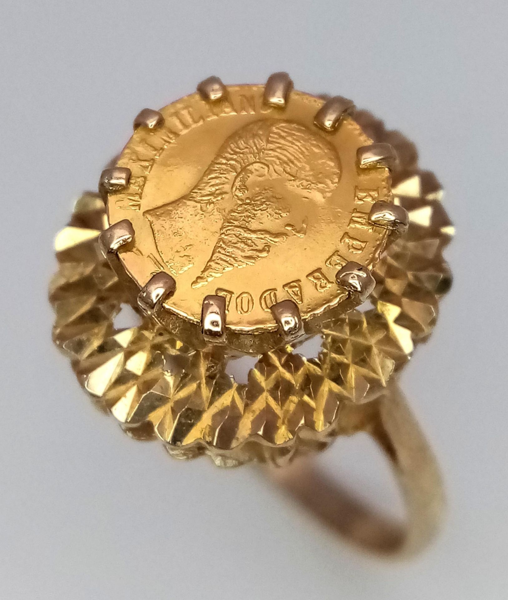 A 9 Carat Gold Tier Mounted Mexican/Columbian Gold Coin Set Ring Size P. Lower Crown Tier Measures - Bild 2 aus 5