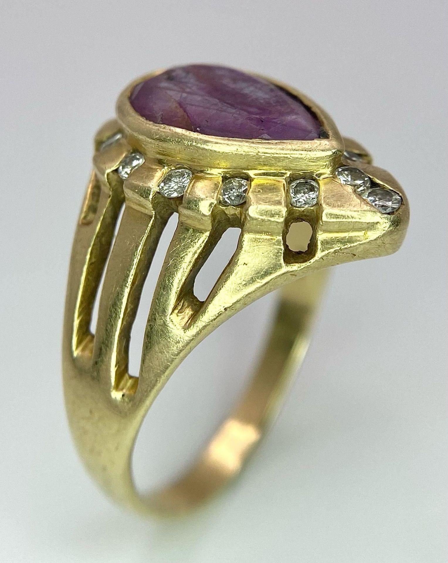 A Vintage 14K Yellow Gold Amethyst and Diamond Ring. Teardrop central amethyst with a diamond - Bild 2 aus 9