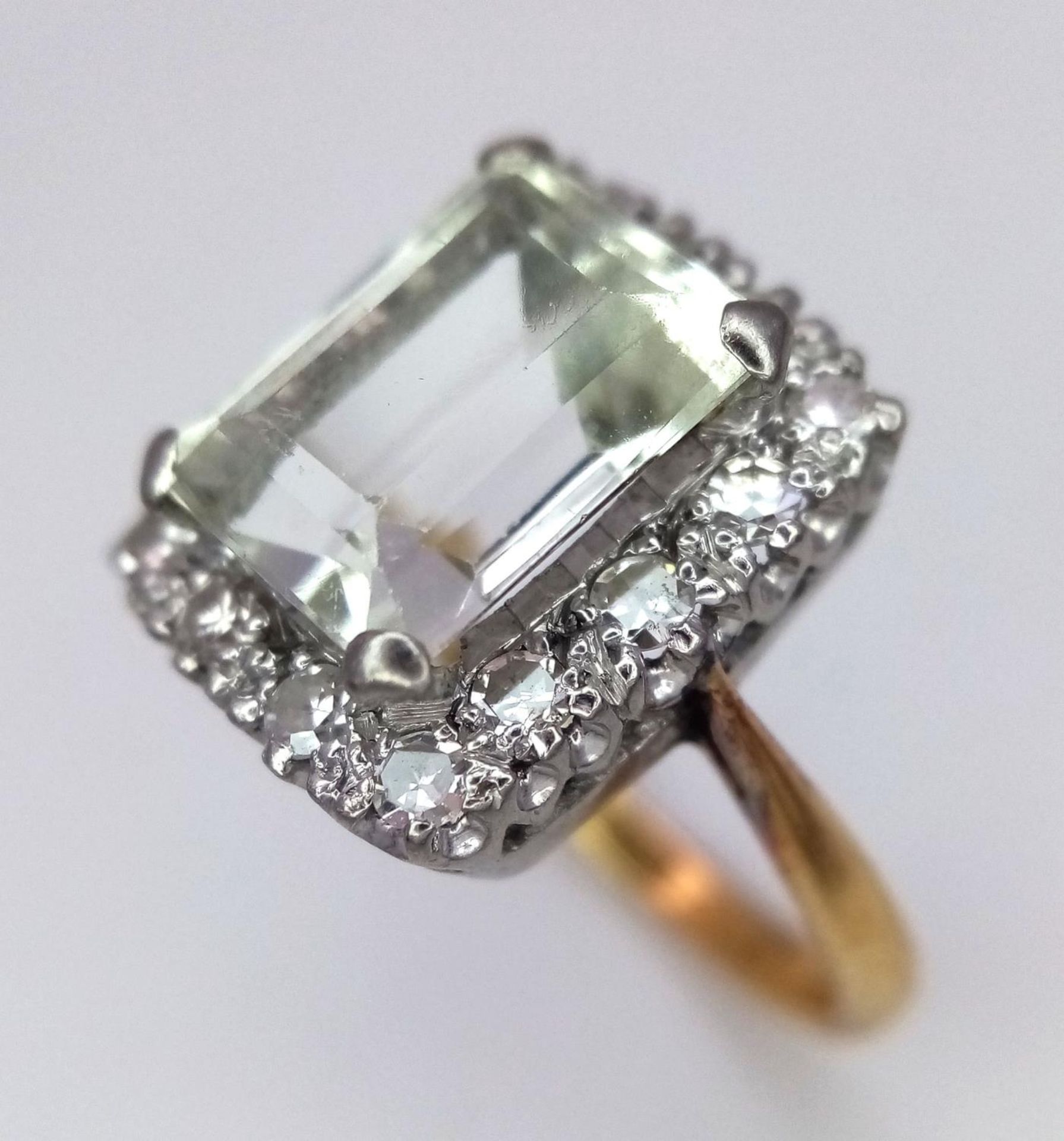 A 16ct Yellow Gold (tested as) Quartz and Diamond Ring, 0.20ct diamond, 10mmx7mm quartz, size J1/ - Image 3 of 5