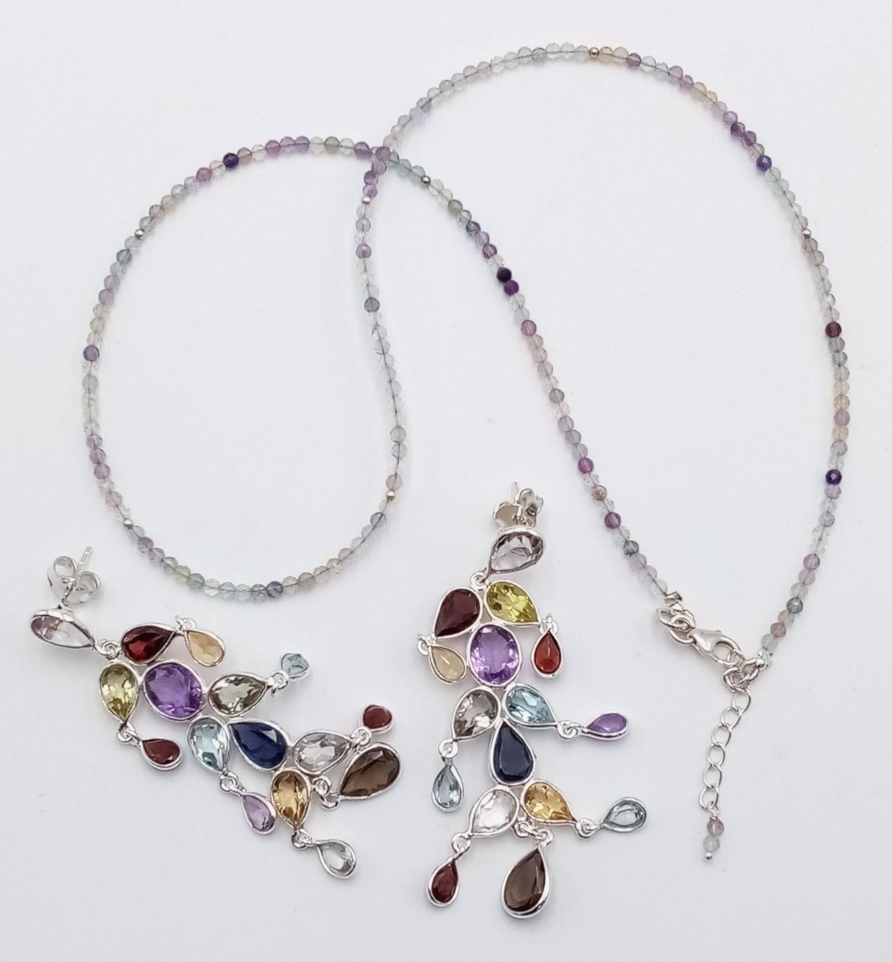 A Pair of Amethyst, Garnet, Citrine and Blue Topaz Drop Earrings -with a Delicate Fluorite Strand - Bild 3 aus 5