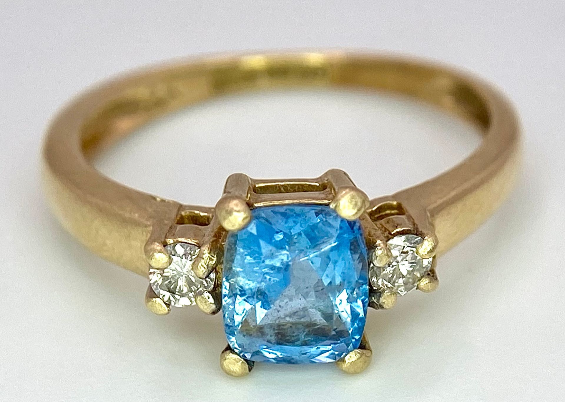 A 9K Yellow Gold Aquamarine and Diamond Ring. Size M, 2.14g total weight. - Bild 3 aus 7