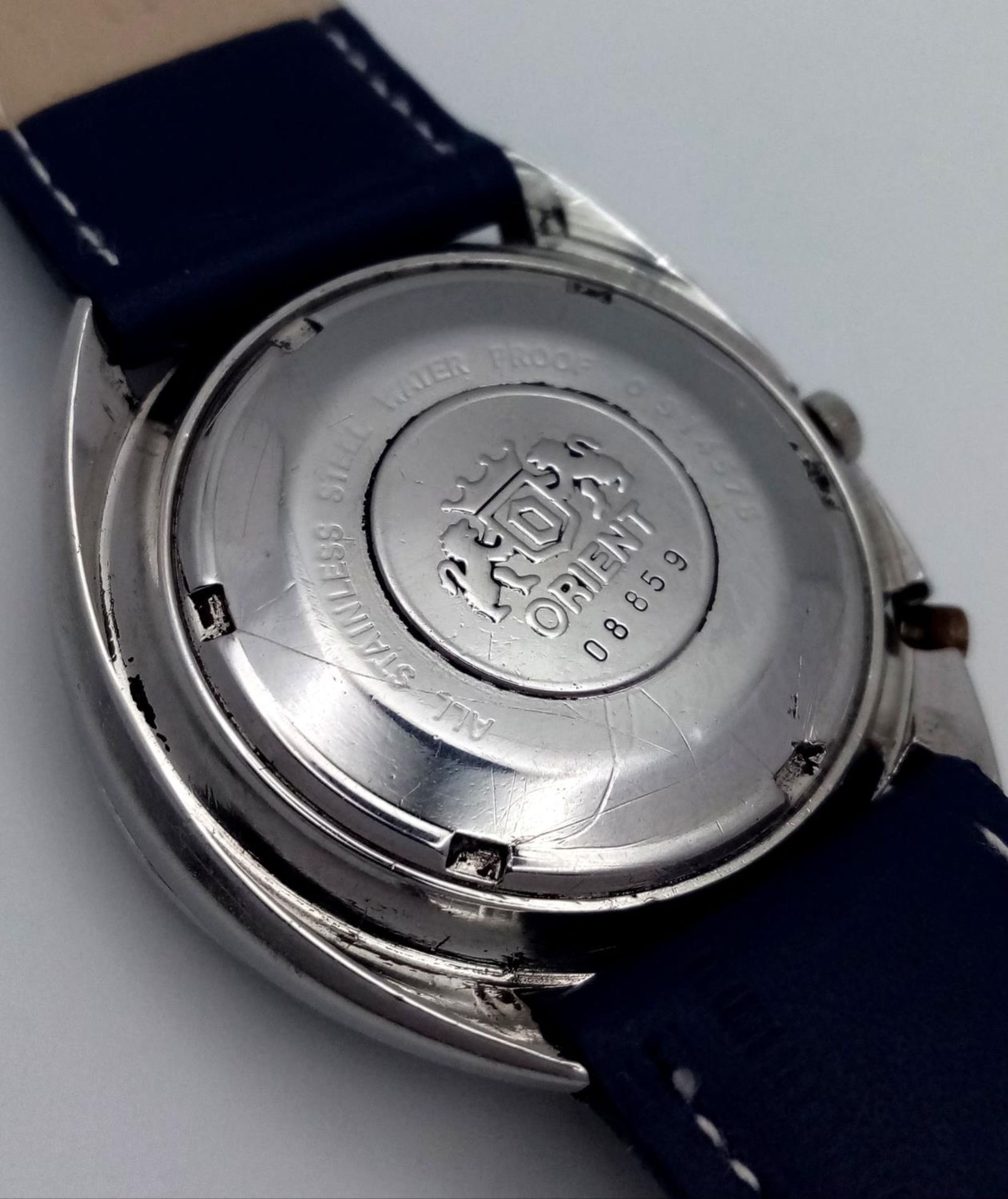 A Vintage Orient 21 Jewels Automatic Gents Watch. Blue leather strap. Stainless steel case - 40mm. - Image 6 of 6