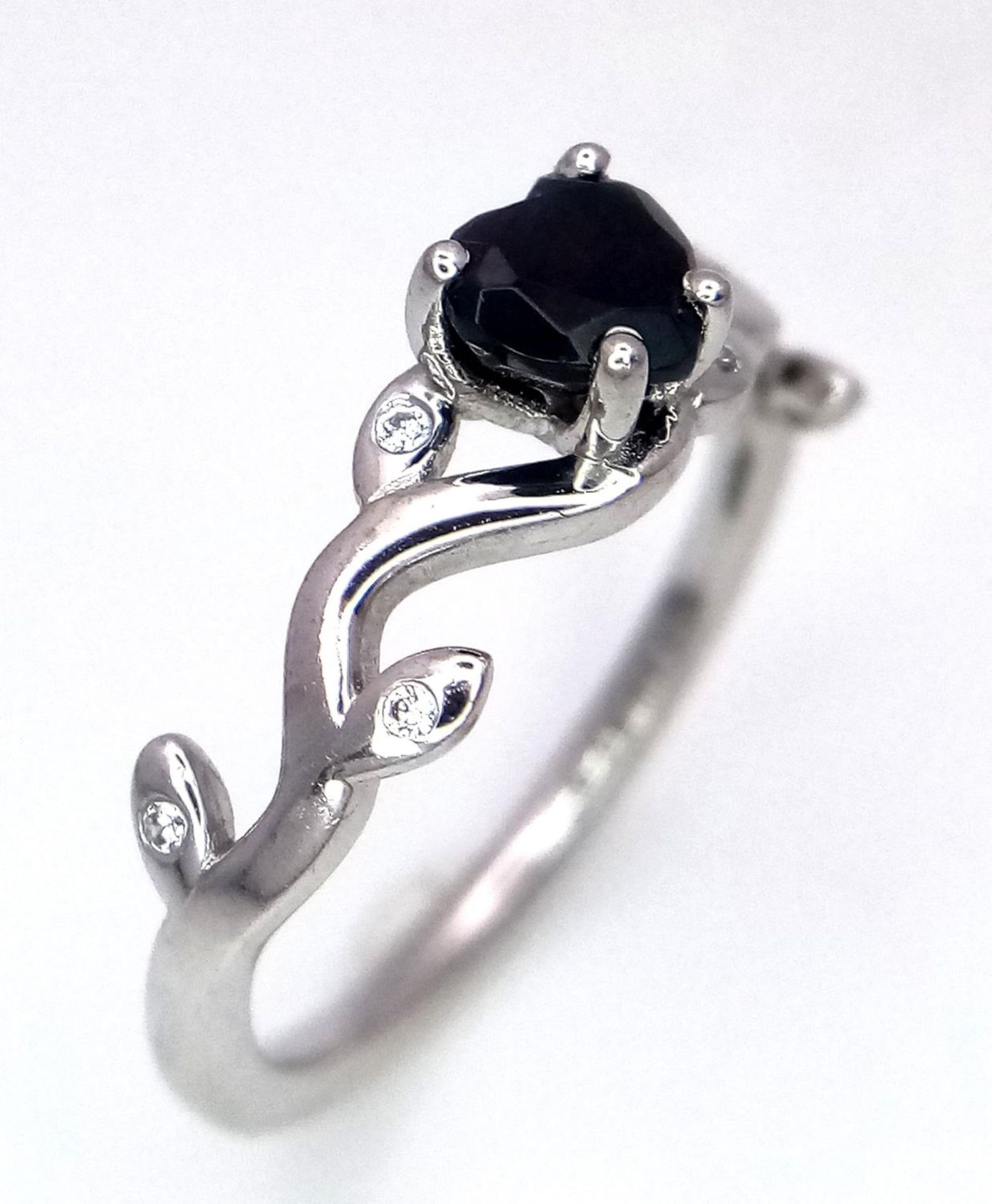 A 9ct White Gold CZ Heart Shaped Stone Fancy Ring, size N, 2.3g total weight. ref: 8405H - Image 2 of 5
