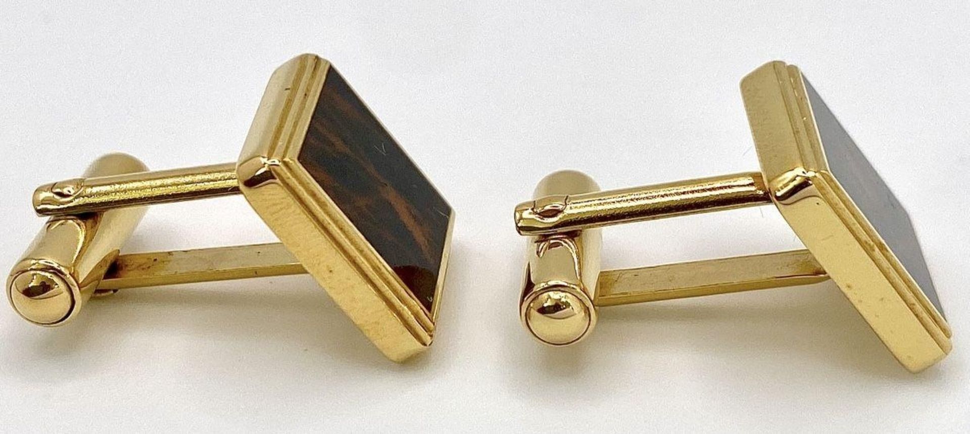 An Excellent Condition Pair of Square Yellow Gold Gilt Tortoiseshell Cufflinks by Dunhill in their - Bild 5 aus 9