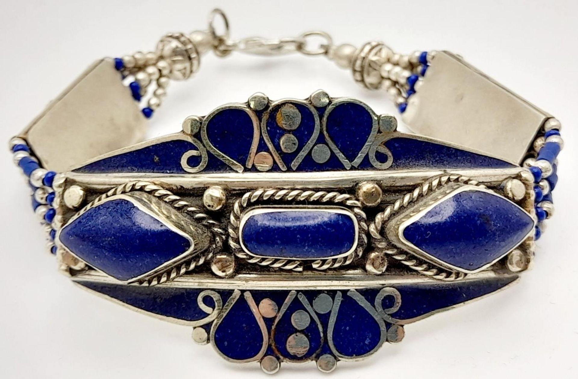 A tribal, wonderfully crafted, white metal and lapis lazuli necklace and bracelet set in a - Image 5 of 6