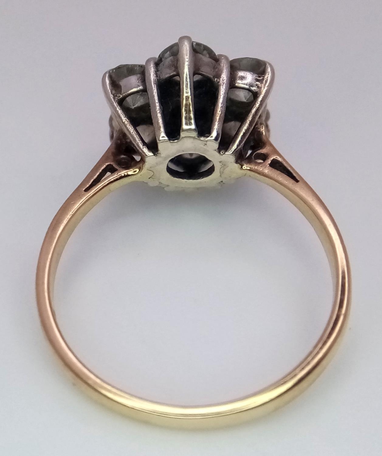 A 9K YELLOW GOLD STONE SET VINTAGE CLUSTER RING. Size O, 3.4g total weight. Ref: SC 9001 - Image 4 of 5