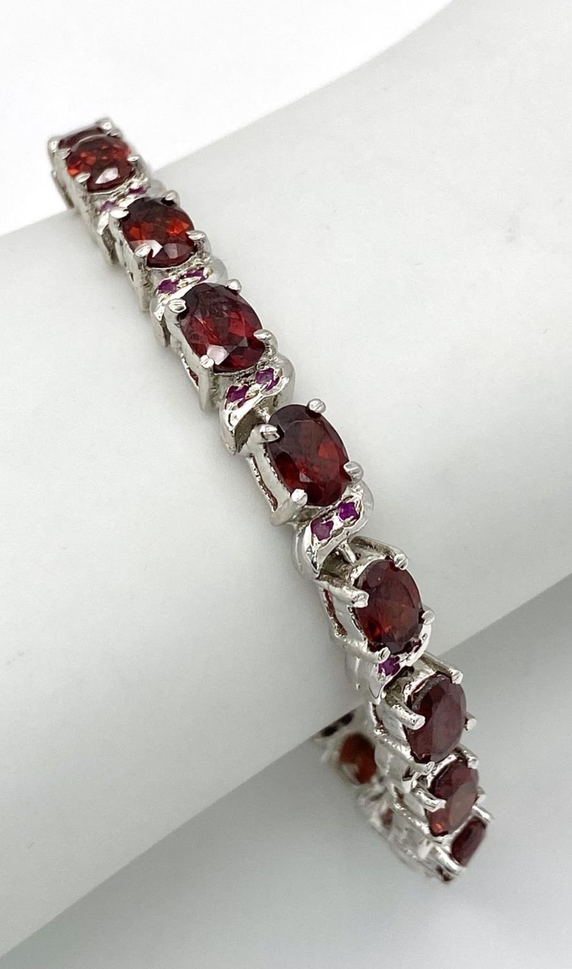 A Garnet Tennis Bracelet set in 925 Sterling silver. 36ctw. W-25.60g. 18cm. - Image 3 of 4