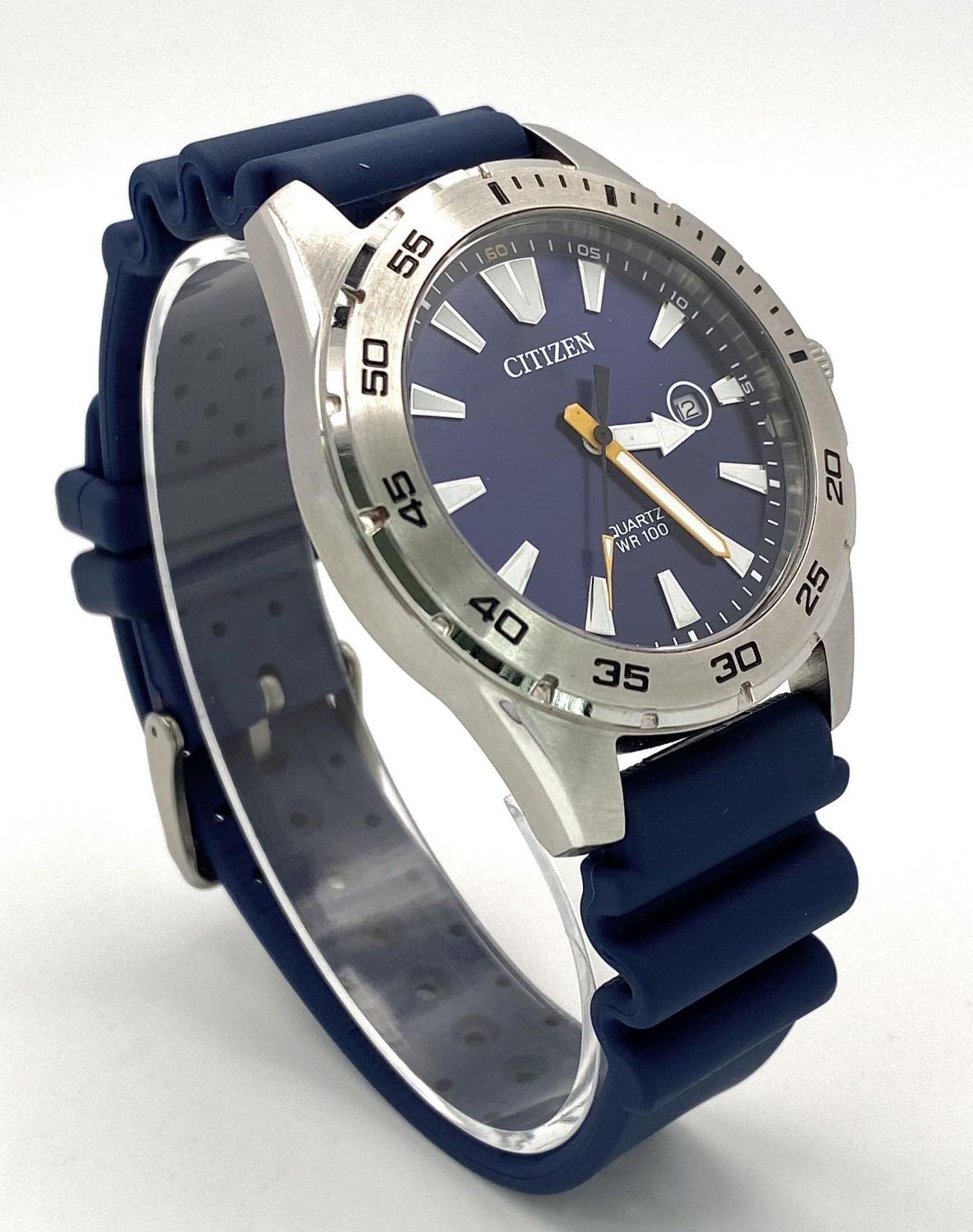 A Citizen Quartz Gents Watch. Blue rubber strap. Stainless steel case - 42mm. Blue dial with date - Image 4 of 6