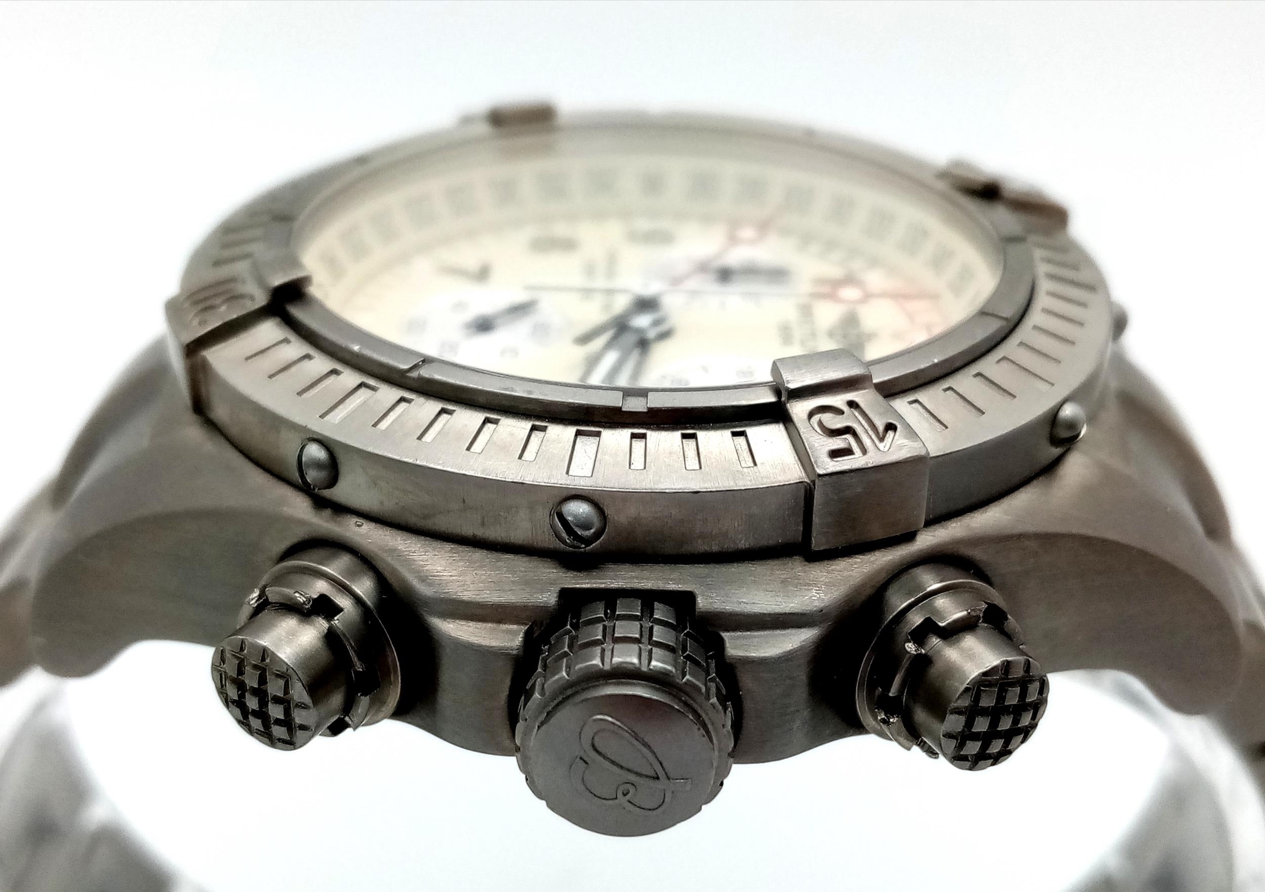 A Breitling Chrono Avenger M1 Quartz Gents Watch. Titanium bracelet and case - 44mm. Cream dial with - Image 4 of 8