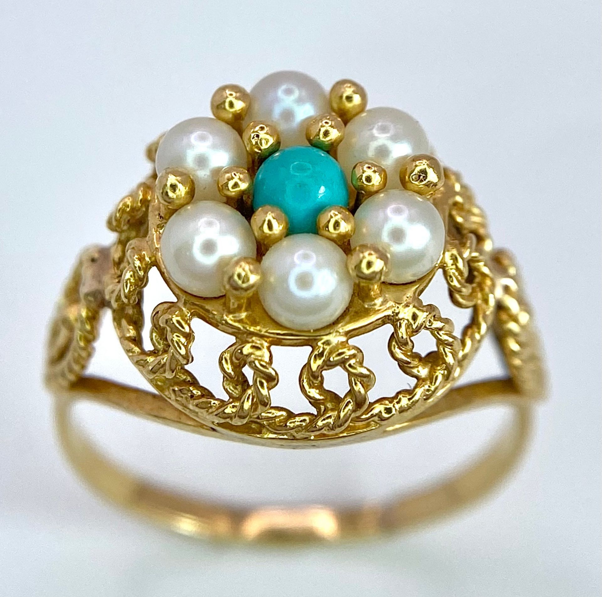 A 14K (TESTED) YELLOW GOLD VINTAGE PEARL & TURQUISE RING. Size K, 2.9g total weight. Ref: SC 9031