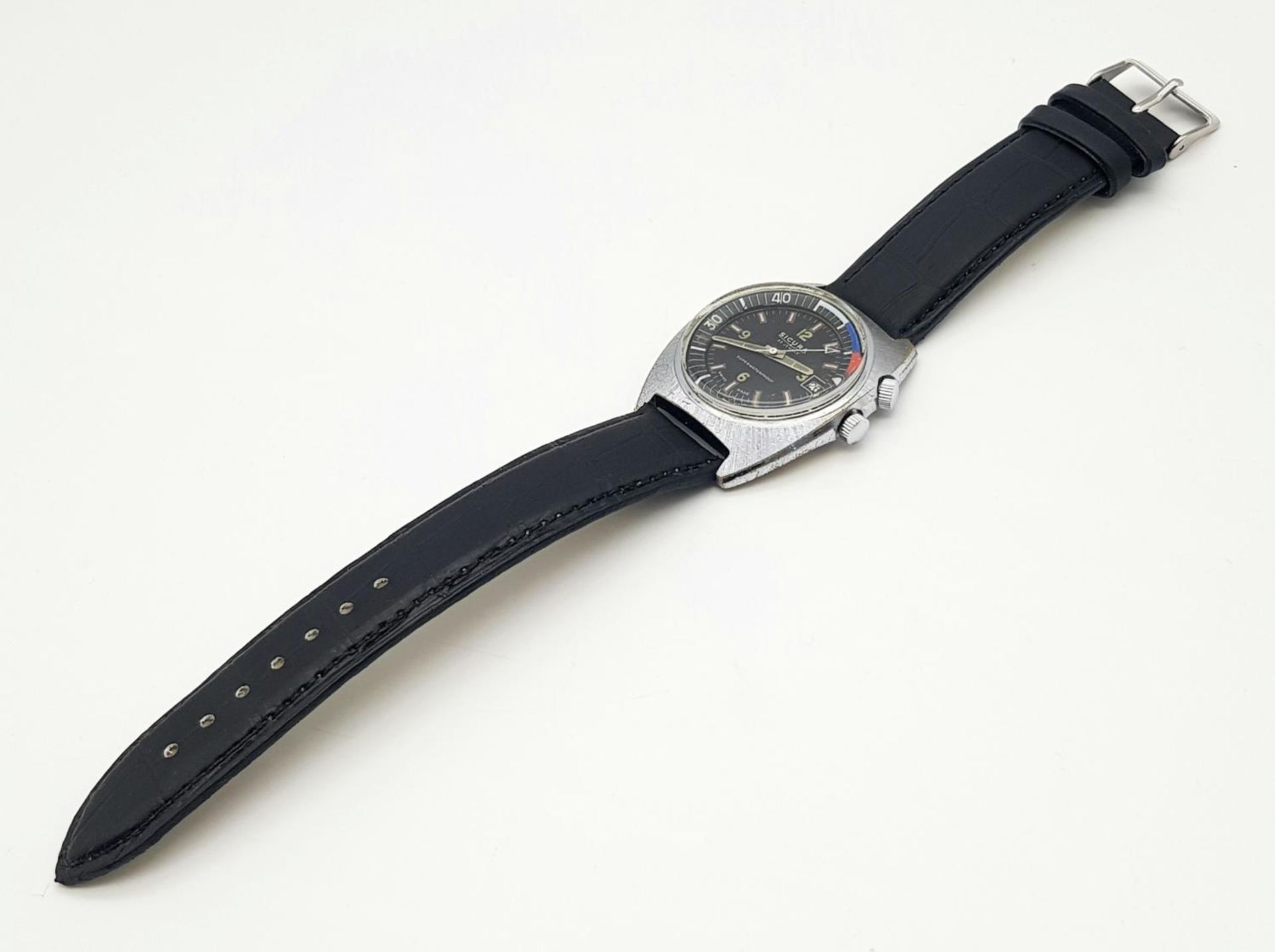 A Vintage Secura 23 Jewels Mechanical Gents Watch. Black leather strap. Stainless steel case - 38mm. - Image 5 of 5