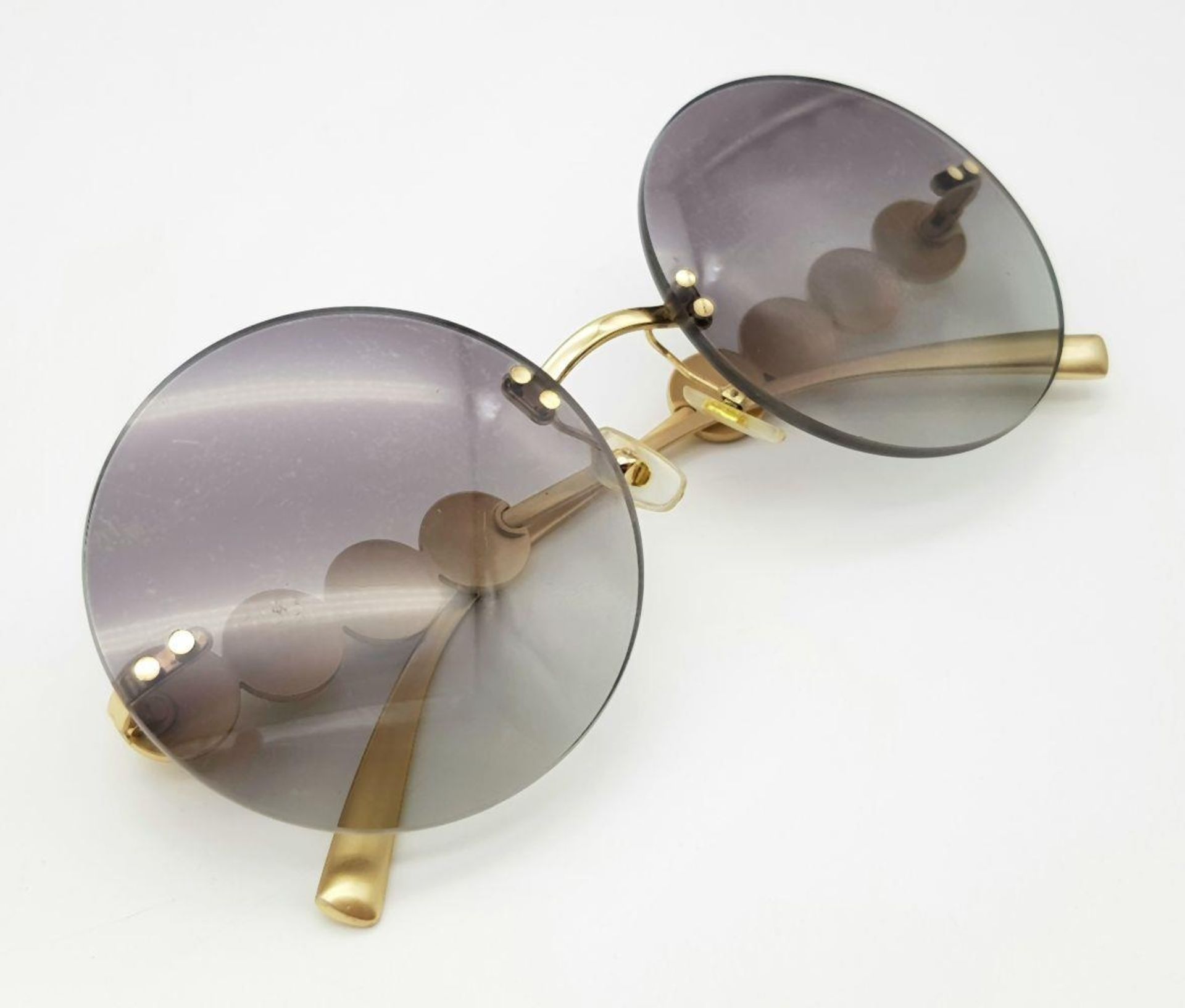 A Pair of Designer Versace Ladies Sunglasses. - Bild 4 aus 7