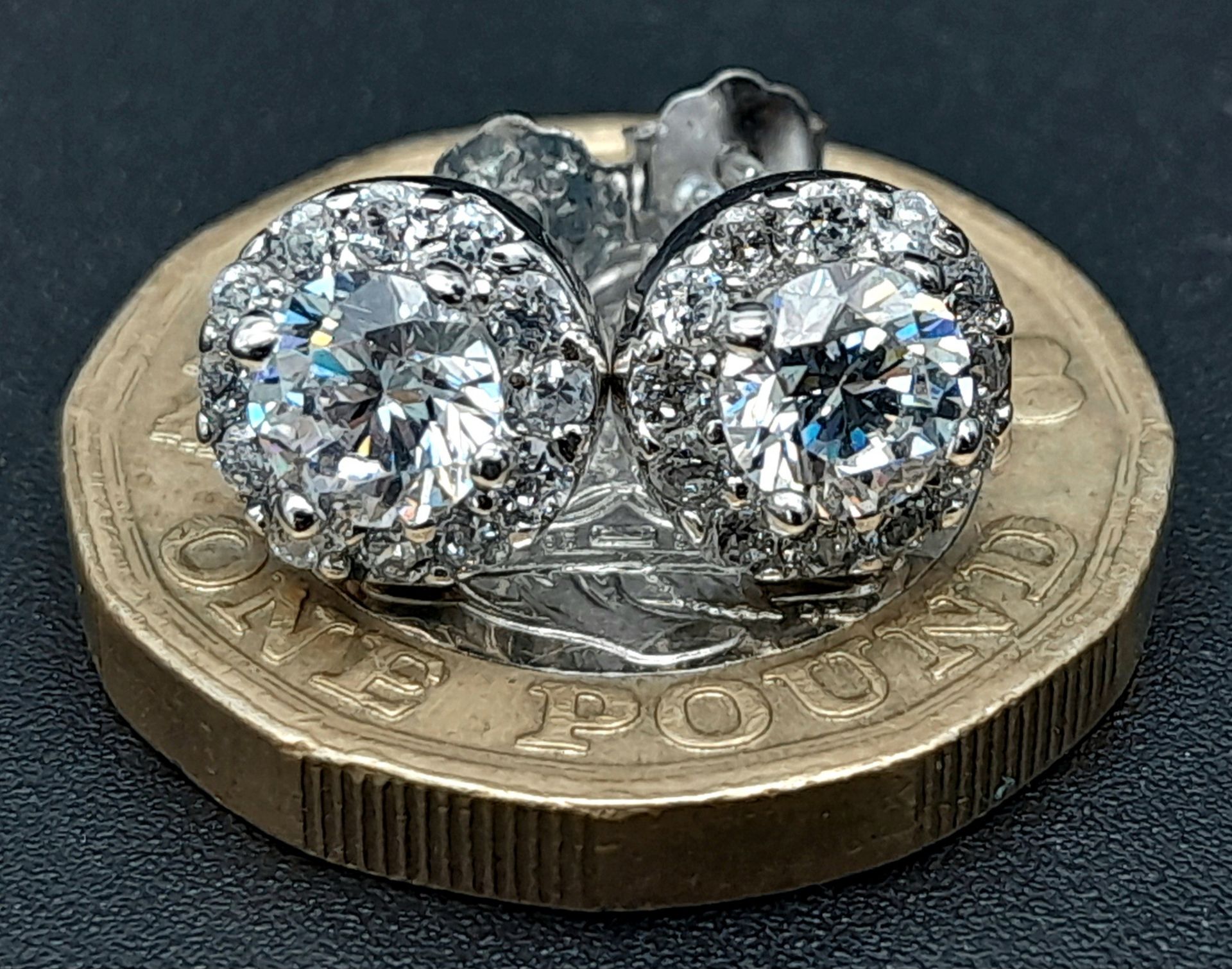 A Pair of 925 Silver White Zircon Stud Earrings. - Image 4 of 6