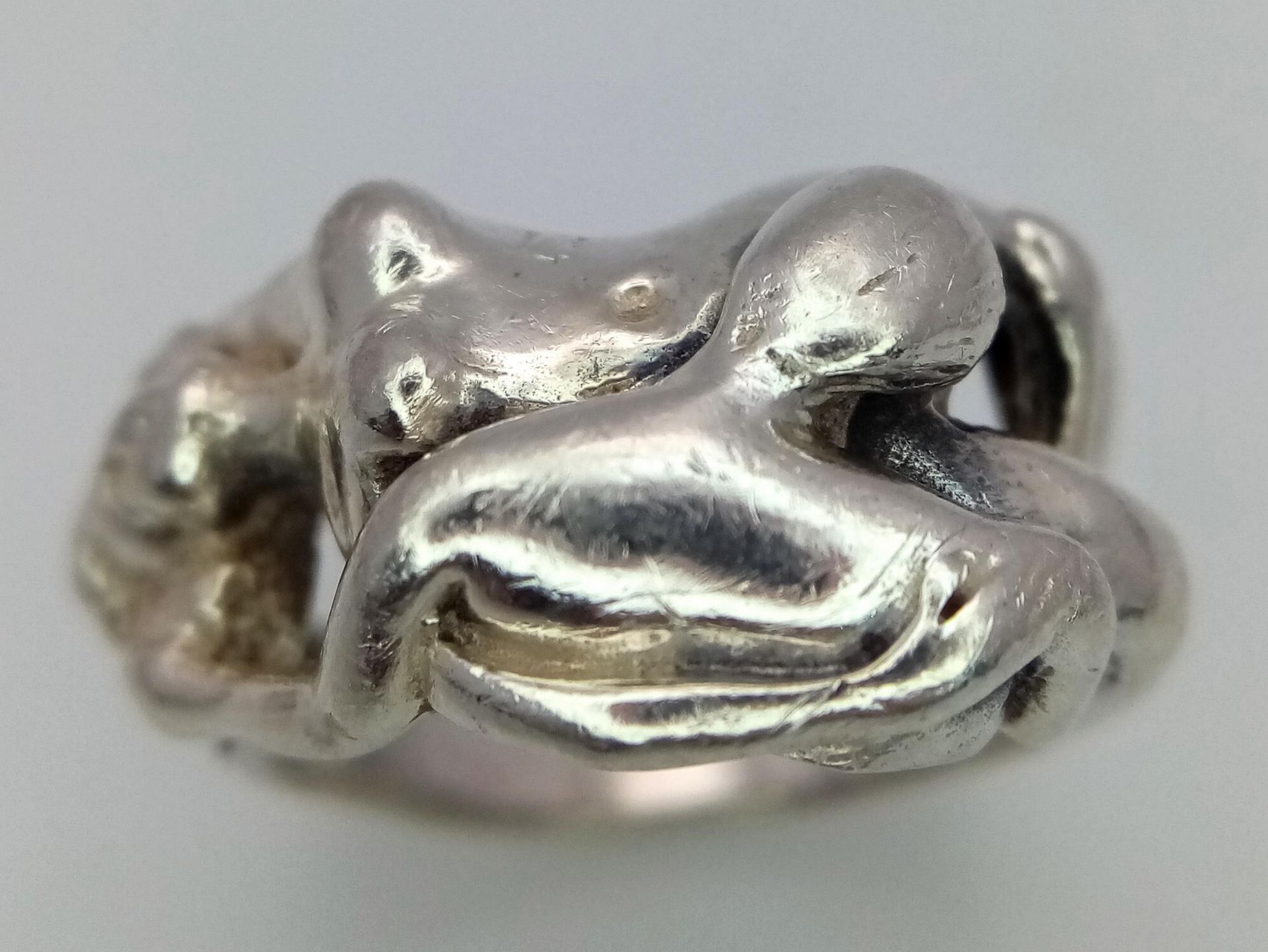 A Vintage and Rare Sterling Silver Erotic Design Ring Size N-N1/2. Measures 1.4cm Wide at the - Bild 2 aus 5