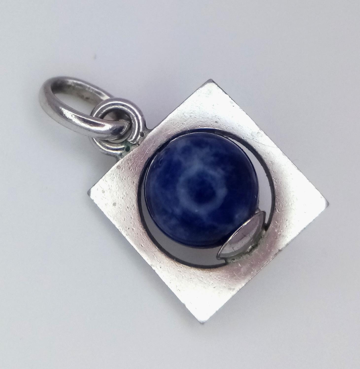 A 14ct white gold (tested as) lapis lazuli pendant, 1.1g , 10cm x 17cm. ref: BM06