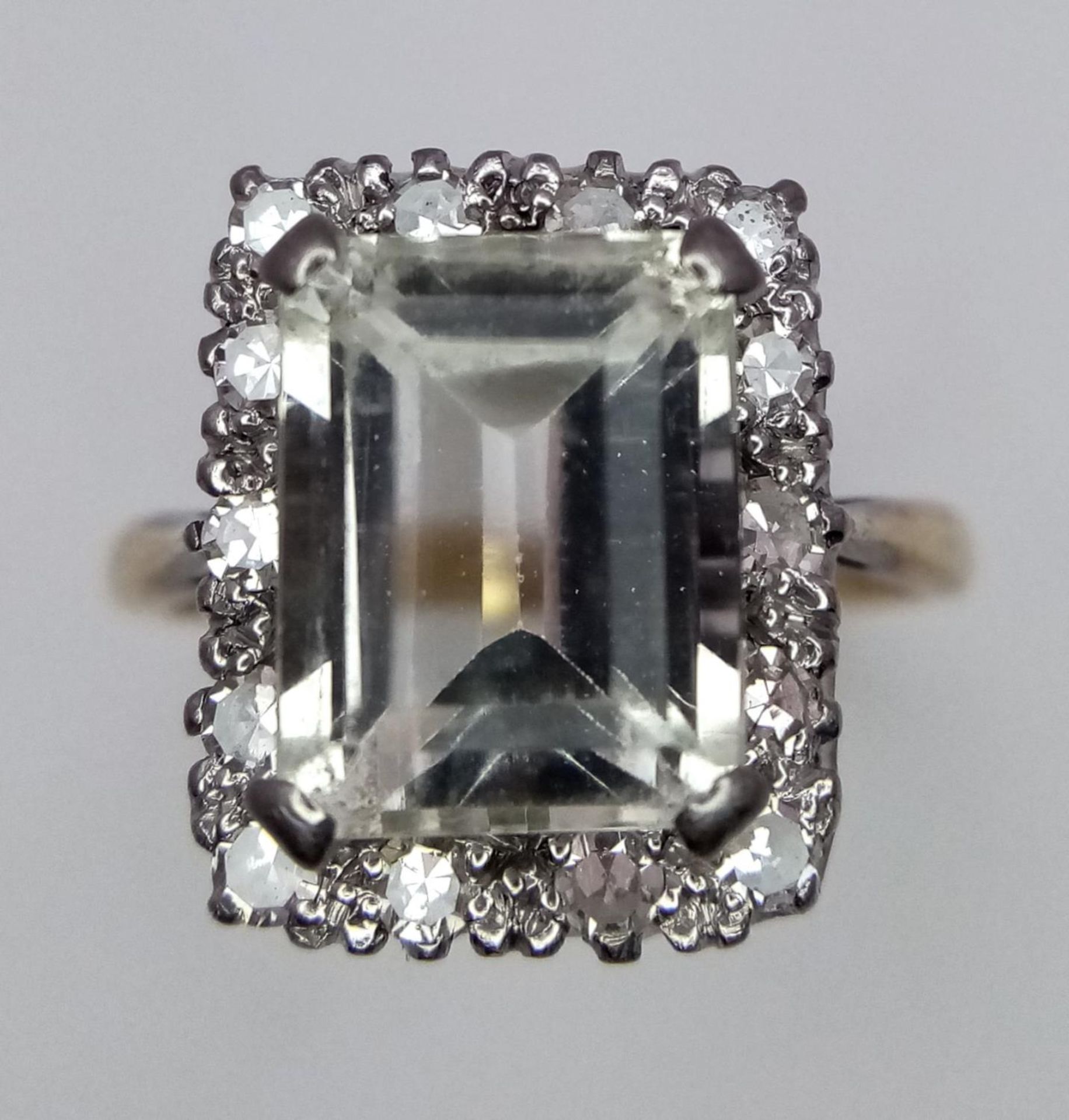 A 16ct Yellow Gold (tested as) Quartz and Diamond Ring, 0.20ct diamond, 10mmx7mm quartz, size J1/ - Image 2 of 5