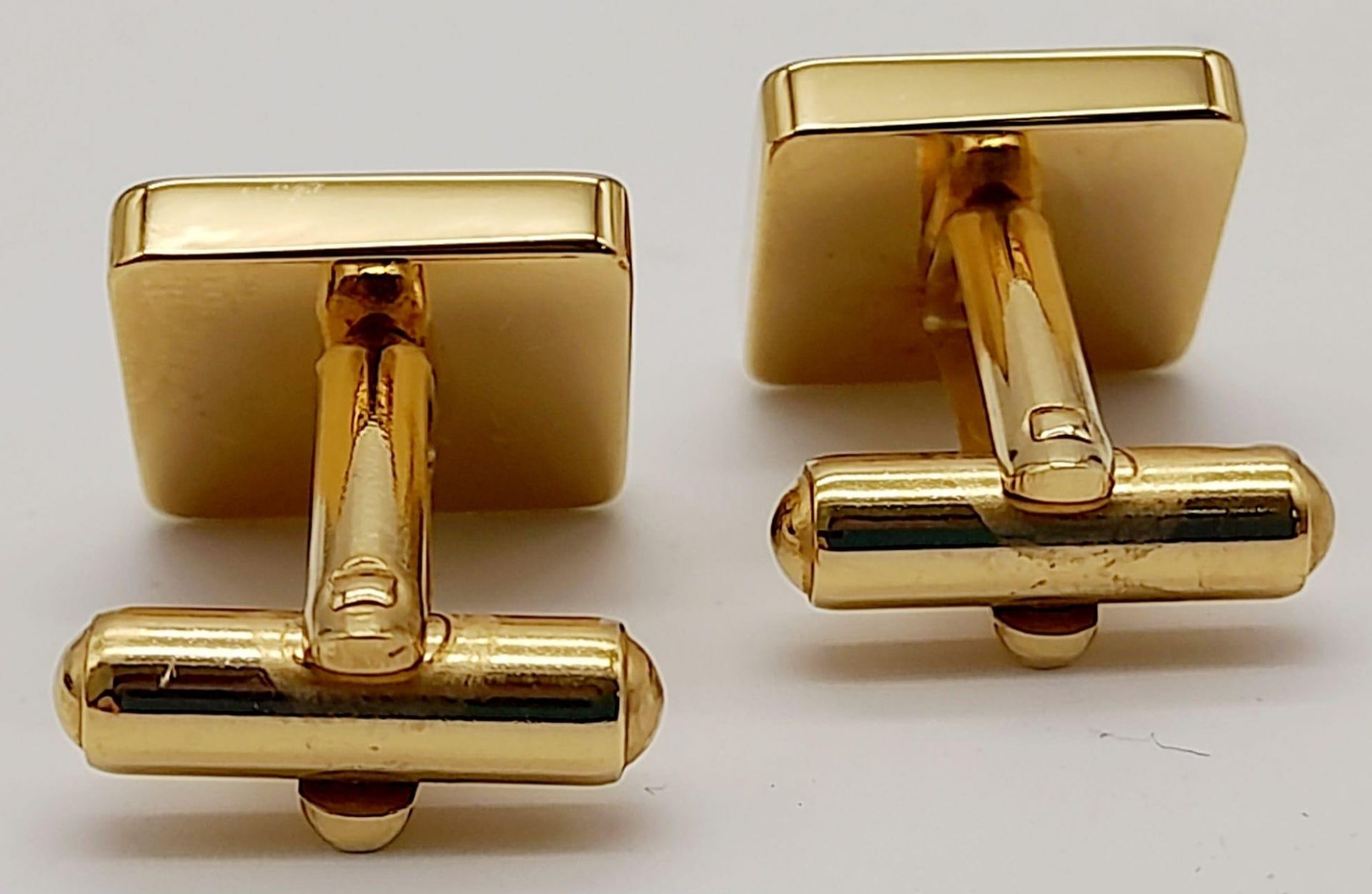 A Pair of Square Two-Tone Yellow Gold Gilt and Silver Panel Inset Cufflinks by Dunhill in their - Bild 5 aus 7