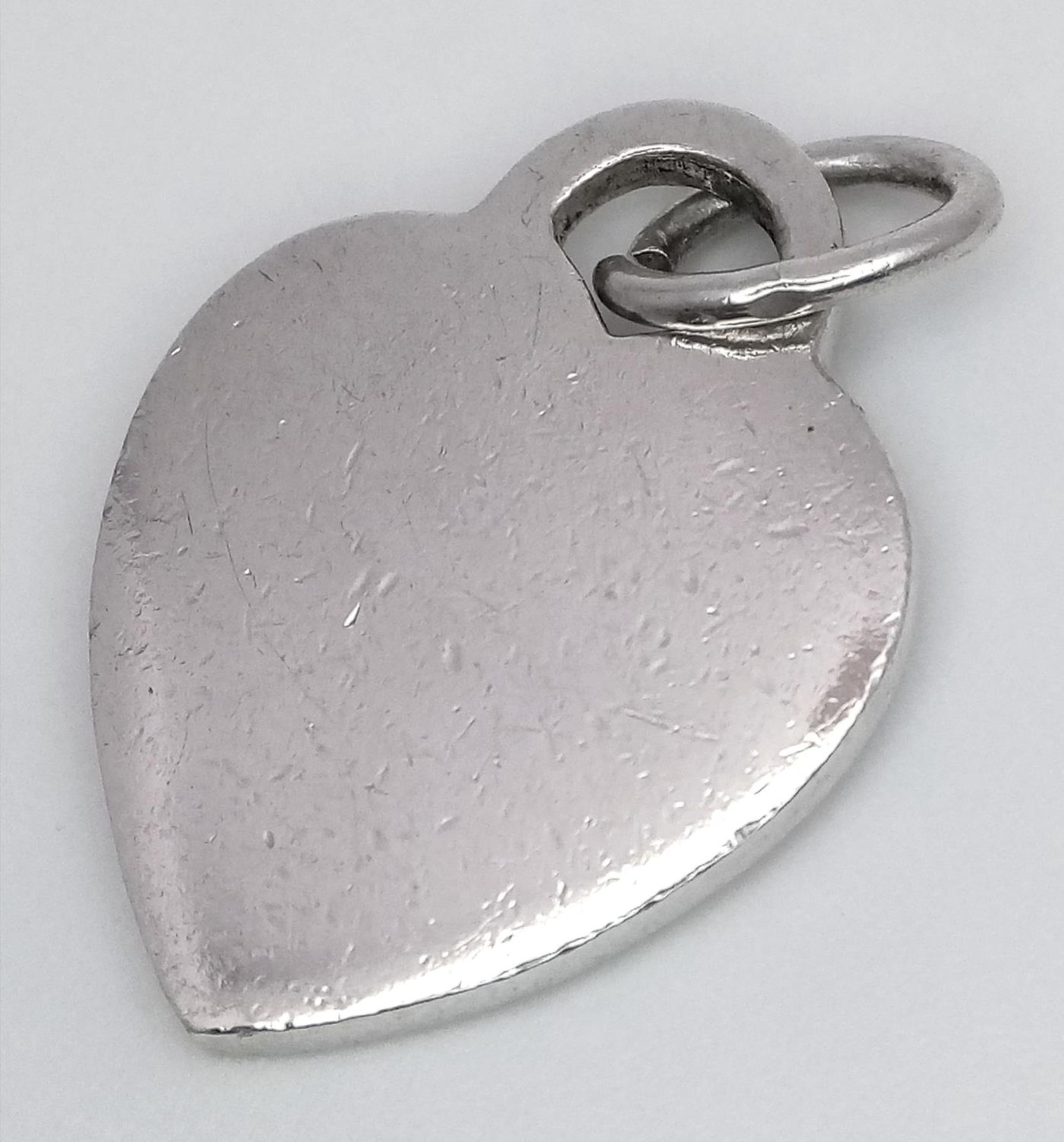 A TIFFANY & CO STERLING SILVER HEART PENDANT 7.1G , 30mm x 19mm. SC 9084