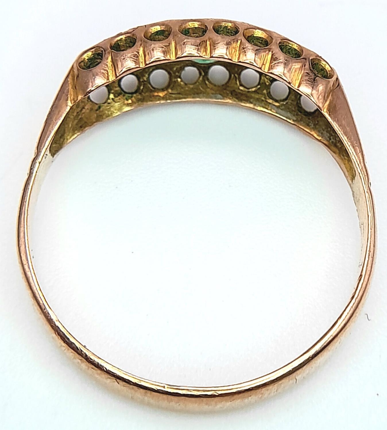 A Vintage 9K Yellow Gold Emerald and Seed Pearl Ring. Size P, 2.22g total weight. - Image 4 of 5