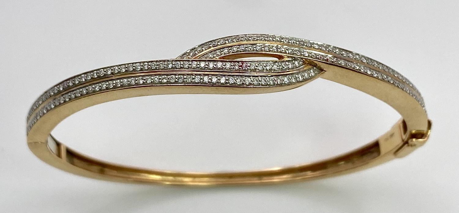 A job lot of three 18 K yellow gold items, consisting of a diamond bangle with an elegant cross over - Bild 4 aus 10