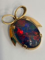 9 carat GOLD and OPAL PENDANT. Consisting a BLACK FIRE OPAL set and mounted in 9 carat GOLD.