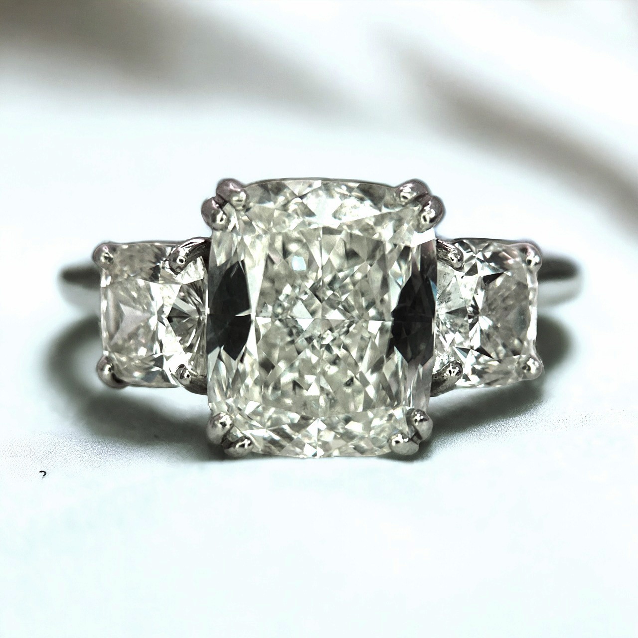 A Breathtaking 4.01ct GIA Certified Diamond Ring. A brilliant cushion cut 4.01ct central diamond - Image 2 of 22