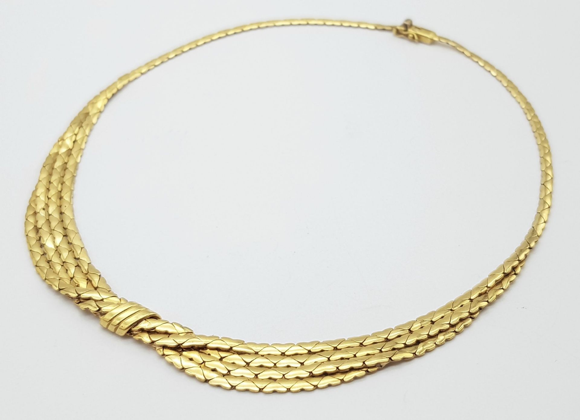 A Stylish Italian 18K Yellow Gold Choker Necklace. A single to a four row centre with buckle - Image 3 of 6