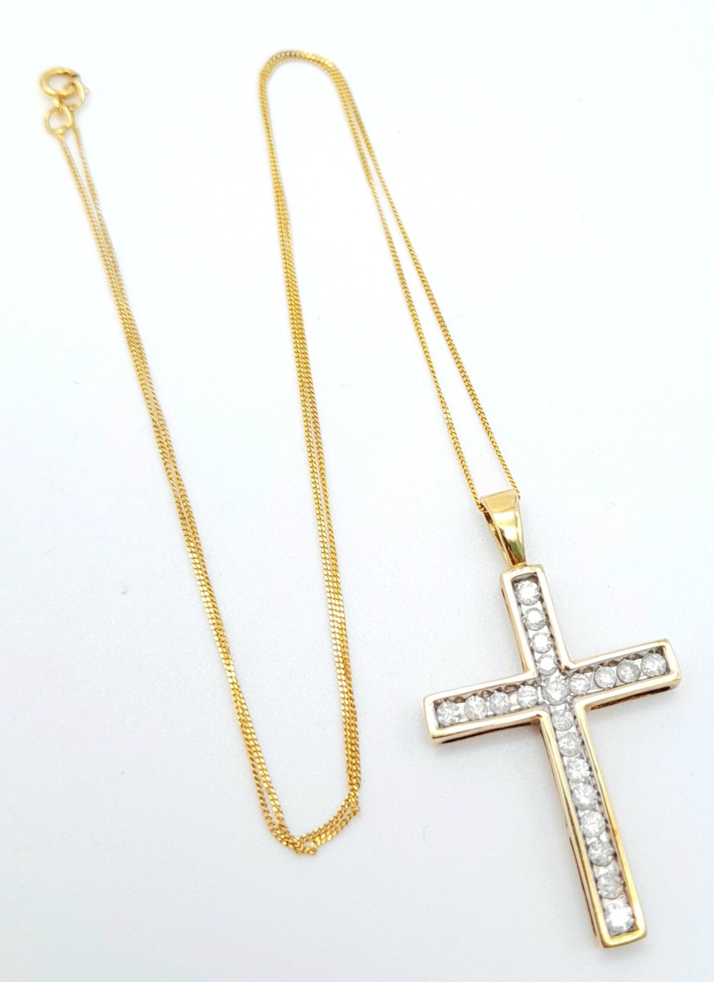 A 10K yellow gold diamond set cross pendant set on 16" 9K yellow gold fine curb chain, 2.4g total - Image 2 of 5