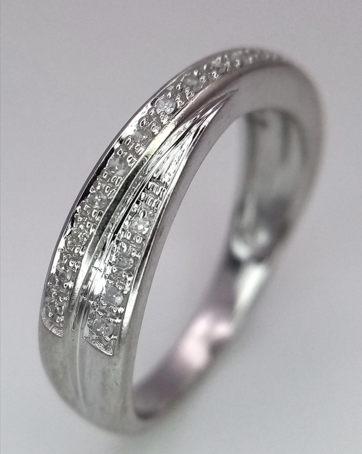 A 9K WHITE GOLD DIAMOND SET 2 ROW CROSSOVER RING 2.7G SIZE O/P. SC 9071