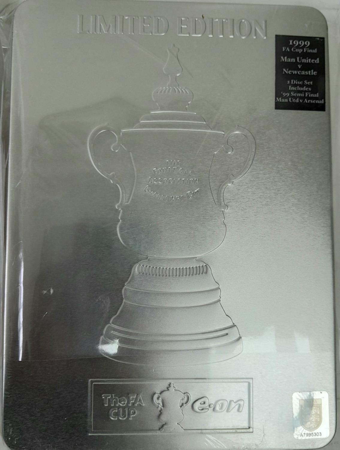 Collection of Manchester United programmes and other items including sealed limited edition 2-Disc - Image 5 of 7