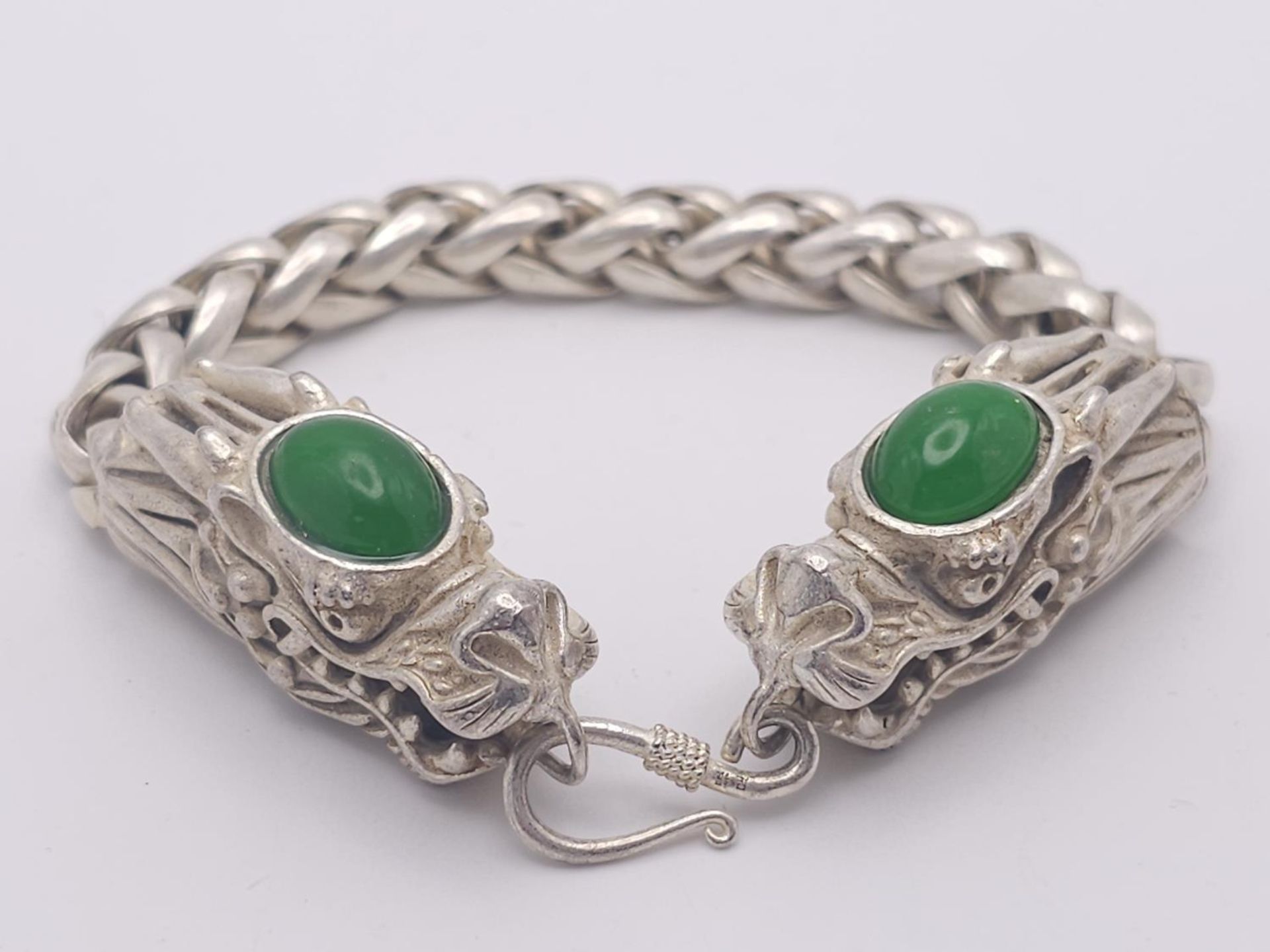 A Tibetan Silver Twin Dragon Head Bracelet. Jade cabochon decoration. 20cm. - Bild 2 aus 7