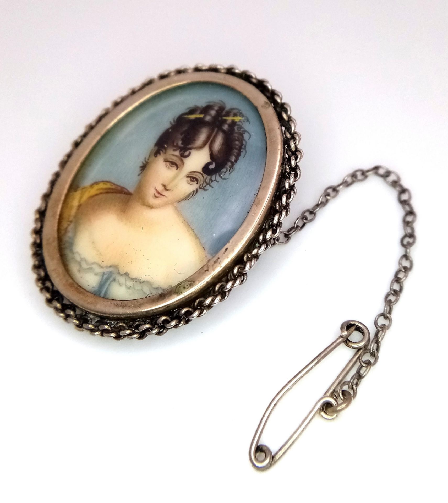 An Exquisite, Vintage/Antique, Silver Mounted Hand Painted Miniature Portrait Brooch. 800 - Bild 2 aus 5