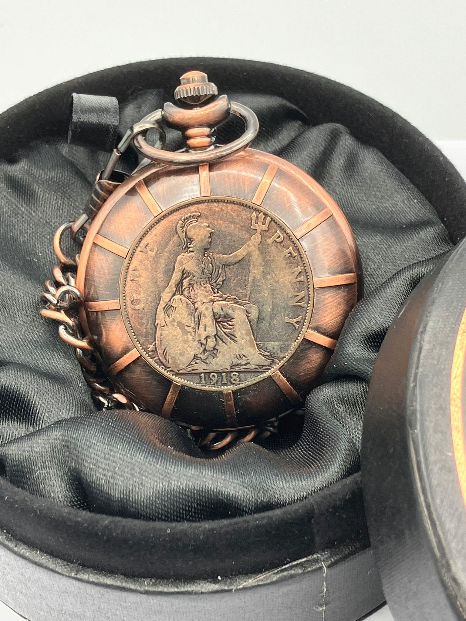 Collectors Penny Pocket Watch, having genuine 1918 PENNY COIN mounted to front of Watch Case. Dark - Bild 3 aus 4