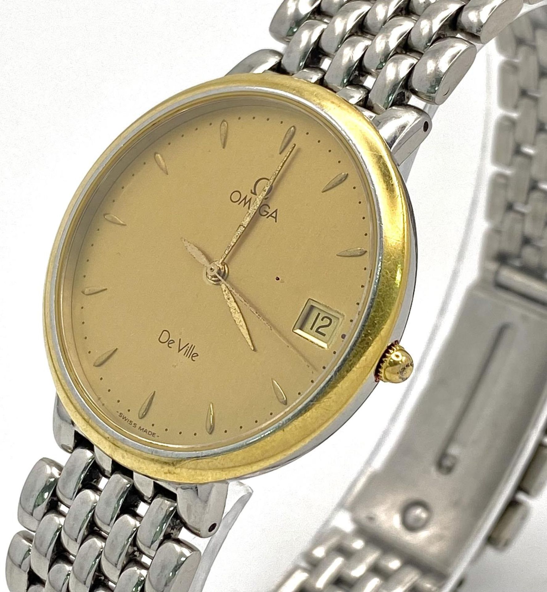 A Vintage Omega Deville Quartz Gents Watch. Stainless steel bracelet and gilded case - 33mm. - Image 2 of 7